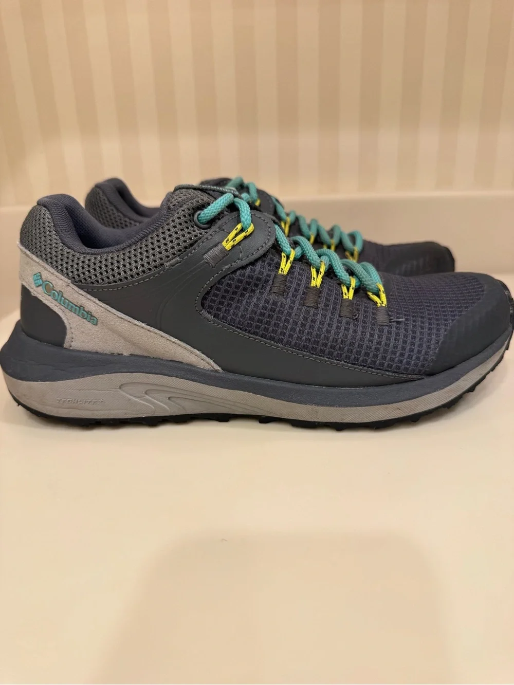 Columbia Women's Trailstorm Waterproof Hiking Shoe - Graphite/Dolphin Size 7 1/2